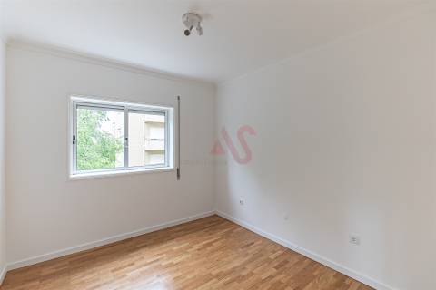 Apartamento T4 para arrendamento no Castêlo da Maia