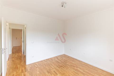 Apartamento T4 para arrendamento no Castêlo da Maia