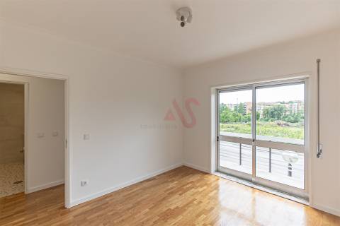 Apartamento T4 para arrendamento no Castêlo da Maia