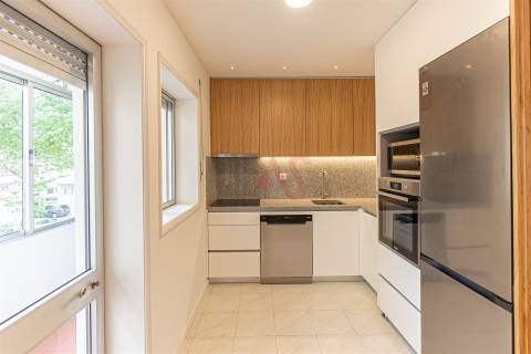 Apartamento T4 para arrendamento no Castêlo da Maia