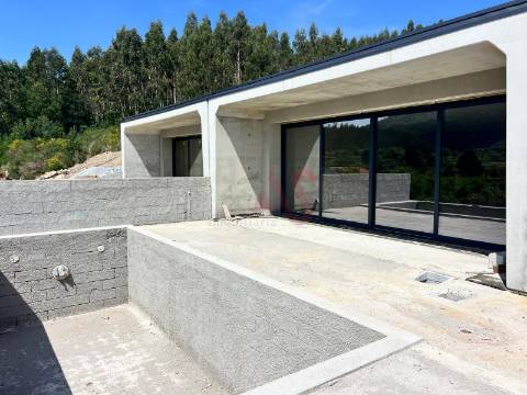 Moradia Térrea T3 com Piscina | Nova | Leitões, Guimarães
