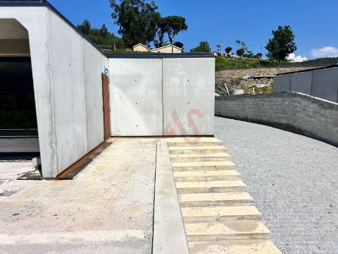 Moradia Térrea T3 com Piscina | Nova | Leitões, Guimarães