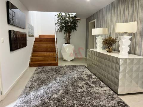 Moradia T3 em Guardizela, Guimarães, com Piscina, Campo de Ténis e 2.700 m² de Terreno