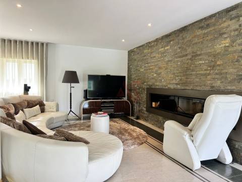 Moradia T3 em Guardizela, Guimarães, com Piscina, Campo de Ténis e 2.700 m² de Terreno