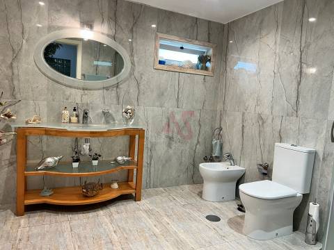 Moradia T3 em Guardizela, Guimarães, com Piscina, Campo de Ténis e 2.700 m² de Terreno