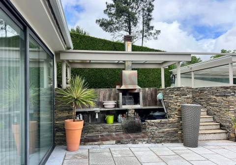 Moradia T3 em Guardizela, Guimarães, com Piscina, Campo de Ténis e 2.700 m² de Terreno