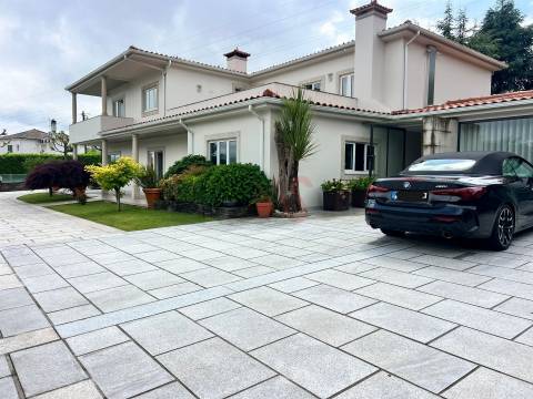 Moradia T3 em Guardizela, Guimarães, com Piscina, Campo de Ténis e 2.700 m² de Terreno