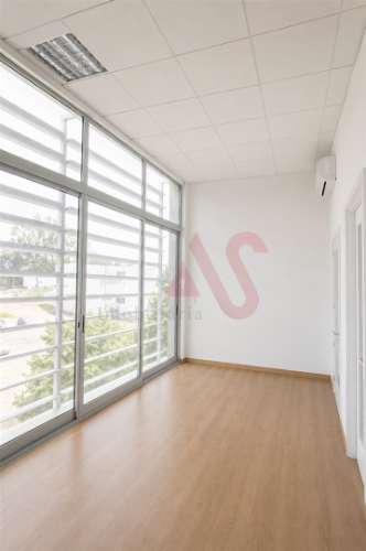 Sala Privada para Arrendamento com 16,5 m² inserida num Escritório em Ermesinde