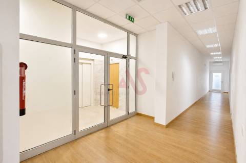 Sala Privada para Arrendamento com 21 m² inserida num Escritório em Ermesinde
