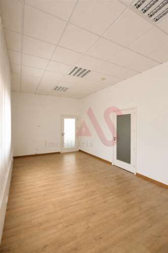 Sala Privada para Arrendamento com 21 m² inserida num Escritório em Ermesinde