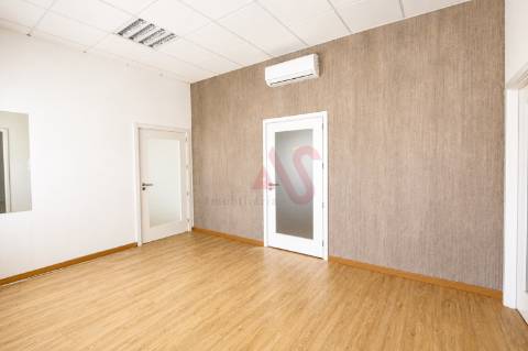 Sala Privada para Arrendamento com 16,5 m² inserida num Escritório em Ermesinde