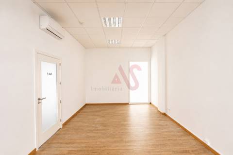 Sala Privada para Arrendamento com 21 m² inserida num Escritório em Ermesinde