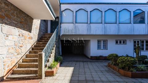 Quinta T9 com Piscina e Terreno de Cultivo em Santo Tirso