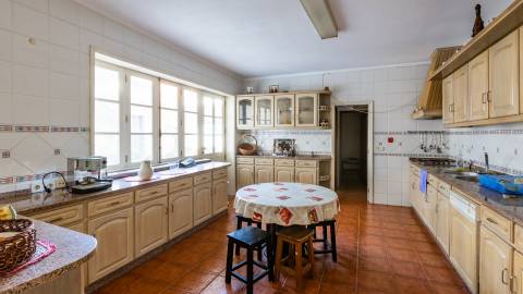 Quinta T9 com Piscina e Terreno de Cultivo em Santo Tirso