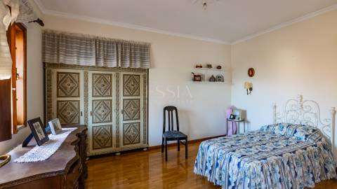 Quinta T9 com Piscina e Terreno de Cultivo em Santo Tirso