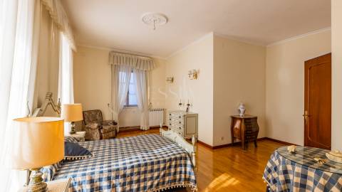 Quinta T9 com Piscina e Terreno de Cultivo em Santo Tirso