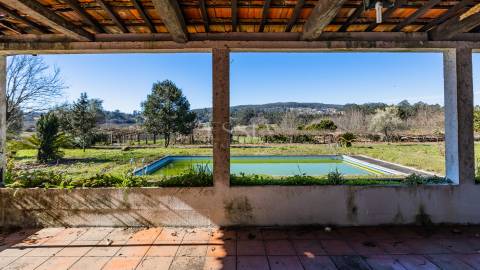 Quinta T9 com Piscina e Terreno de Cultivo em Santo Tirso