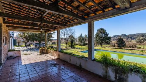 Quinta T9 com Piscina e Terreno de Cultivo em Santo Tirso