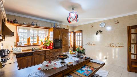 Moradia T5 com Jardim e Piscina na Maia