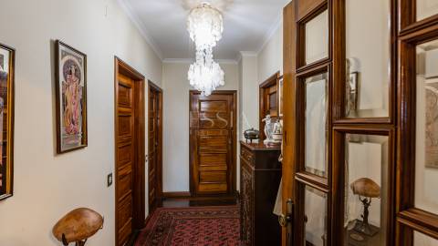 Moradia T5 com Jardim e Piscina na Maia