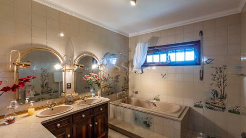 Moradia T5 com Jardim e Piscina na Maia