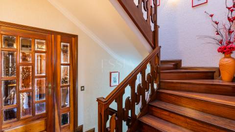 Moradia T5 com Jardim e Piscina na Maia