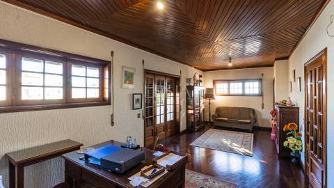 Moradia T5 com Jardim e Piscina na Maia