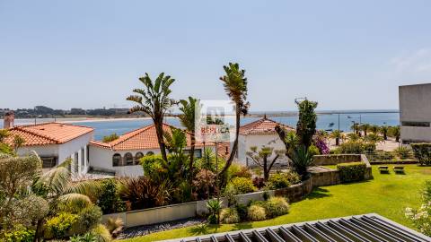 Apartamento T3+1 com vistas de Rio e Mar na Foz do Douro