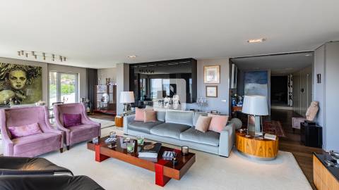 Apartamento T3+1 com vistas de Rio e Mar na Foz do Douro