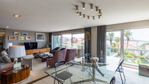 Apartamento T3+1 com vistas de Rio e Mar na Foz do Douro