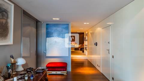 Apartamento T3+1 com vistas de Rio e Mar na Foz do Douro