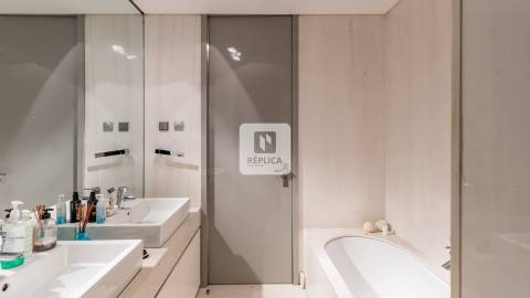 Apartamento T3+1 com vistas de Rio e Mar na Foz do Douro