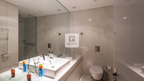 Apartamento T3+1 com vistas de Rio e Mar na Foz do Douro