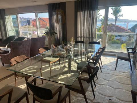 Apartamento T3+1 com vistas de Rio e Mar na Foz do Douro