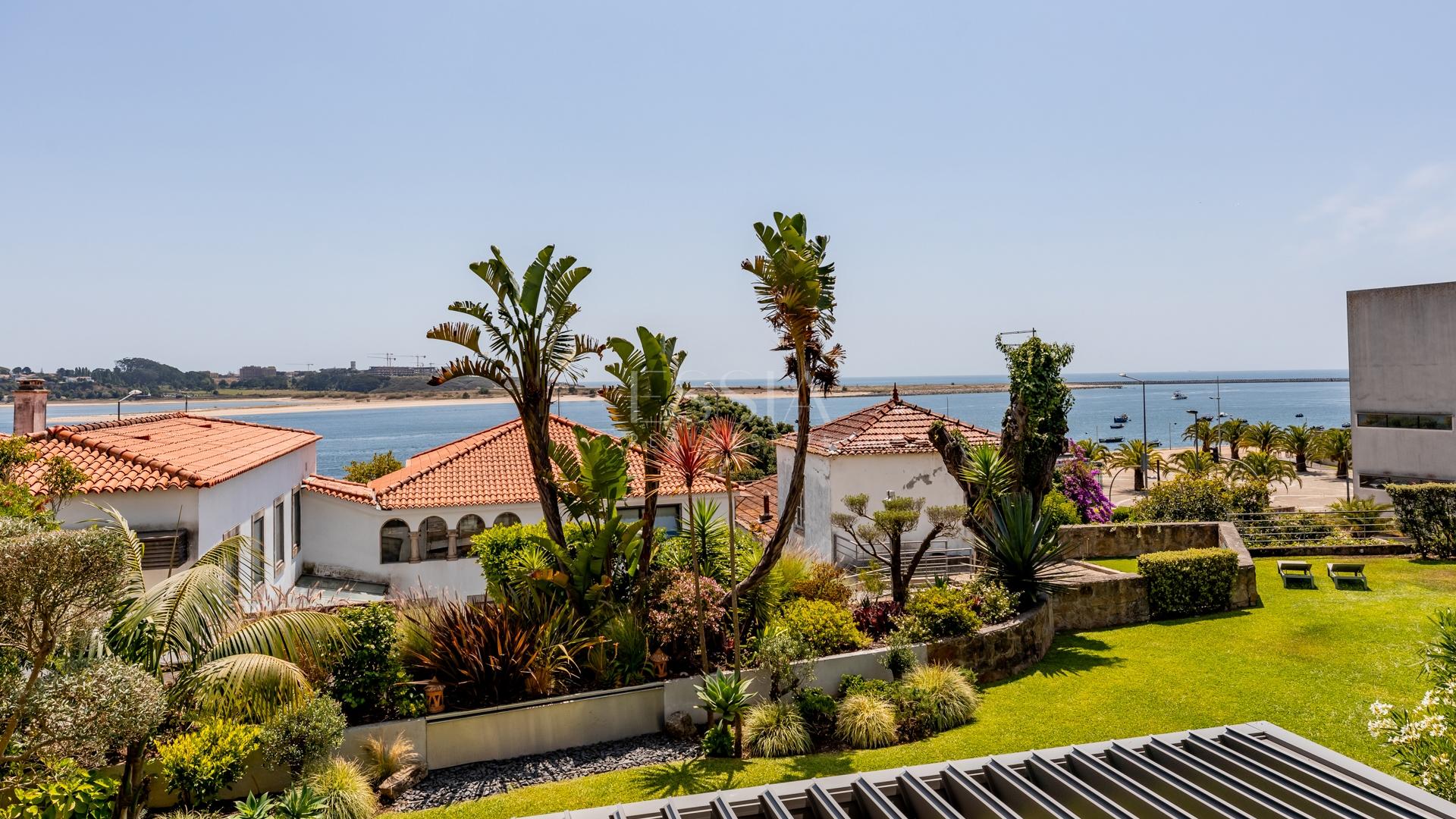 Apartamento T3+1 com vistas de Rio e Mar na Foz do Douro