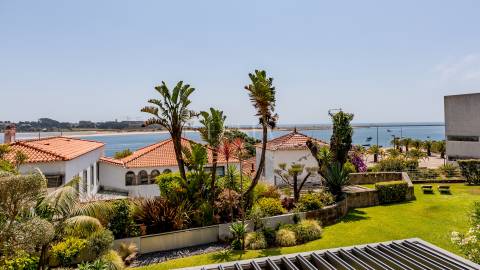 Apartamento T3+1 com vistas de Rio e Mar na Foz do Douro