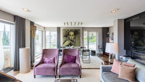 Apartamento T3+1 com vistas de Rio e Mar na Foz do Douro