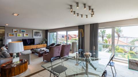 Apartamento T3+1 com vistas de Rio e Mar na Foz do Douro