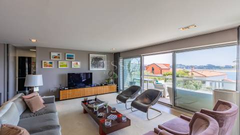 Apartamento T3+1 com vistas de Rio e Mar na Foz do Douro