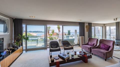 Apartamento T3+1 com vistas de Rio e Mar na Foz do Douro