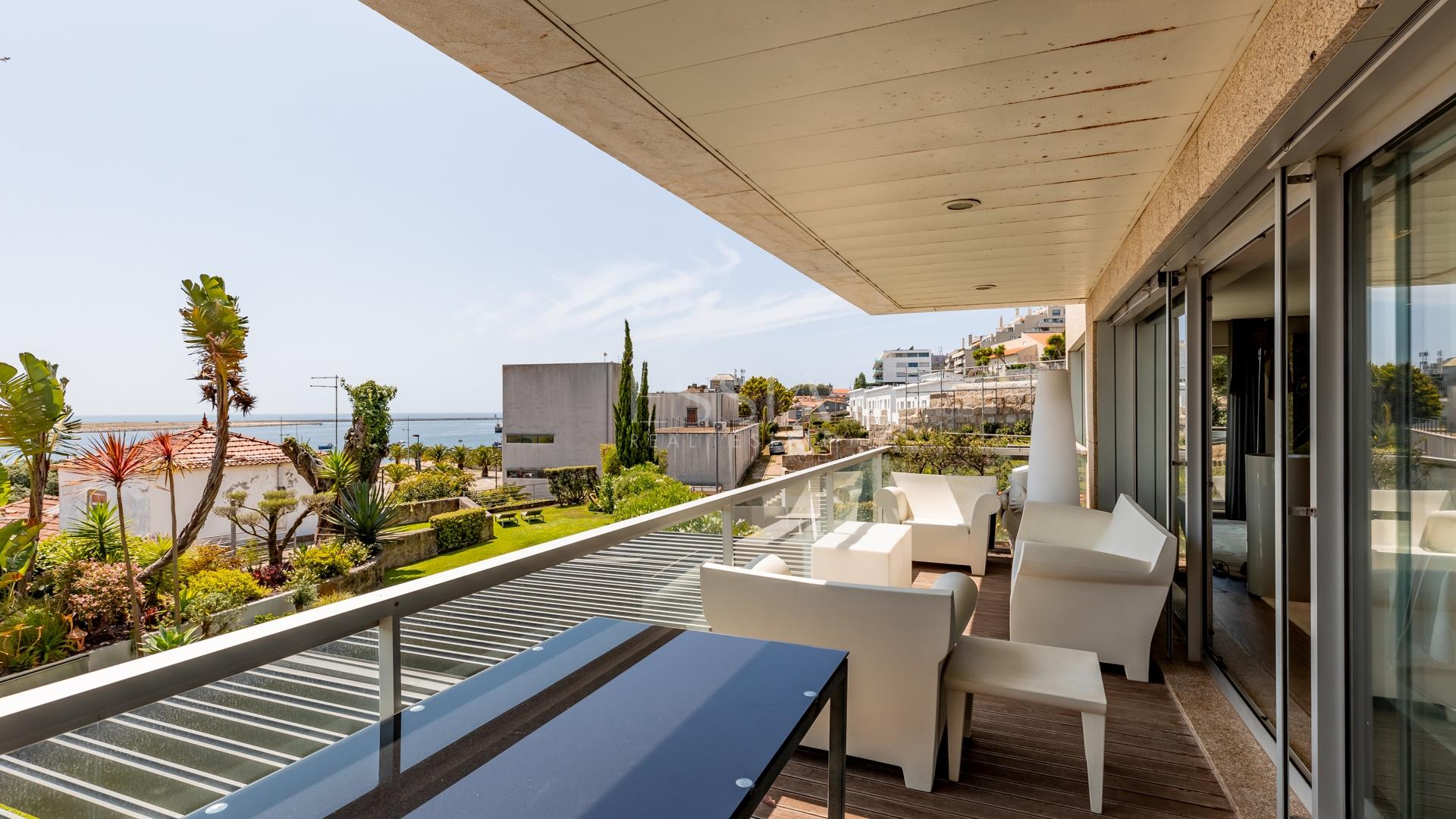 Apartamento T3+1 com vistas de Rio e Mar na Foz do Douro