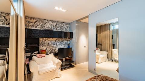 Apartamento T3+1 com vistas de Rio e Mar na Foz do Douro