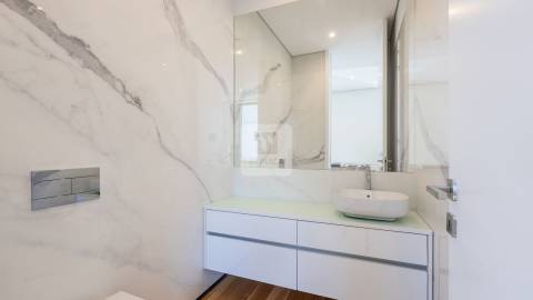 Apartamento T3 Duplex Novo com Terraço Vistas Mar na Foz do Douro