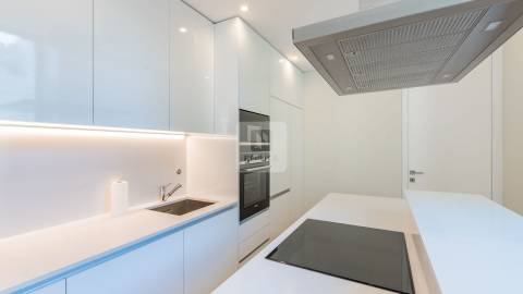 Apartamento T3 Duplex Novo com Terraço Vistas Mar na Foz do Douro