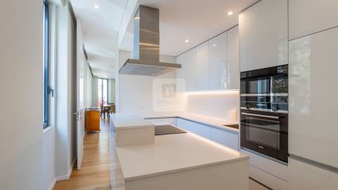 Apartamento T3 Duplex Novo com Terraço Vistas Mar na Foz do Douro