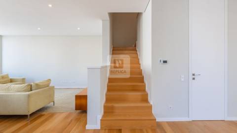 Apartamento T3 Duplex Novo com Terraço Vistas Mar na Foz do Douro