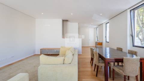 Apartamento T3 Duplex Novo com Terraço Vistas Mar na Foz do Douro