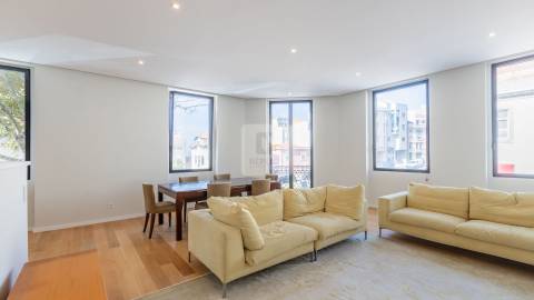 Apartamento T3 Duplex Novo com Terraço Vistas Mar na Foz do Douro