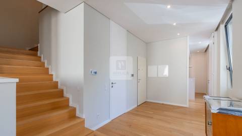 Apartamento T3 Duplex Novo com Terraço Vistas Mar na Foz do Douro