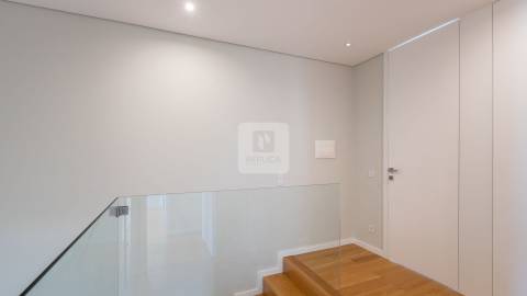 Apartamento T3 Duplex Novo com Terraço Vistas Mar na Foz do Douro